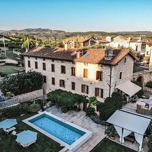- Relais De Charme La Caminella Bed & Breakfast